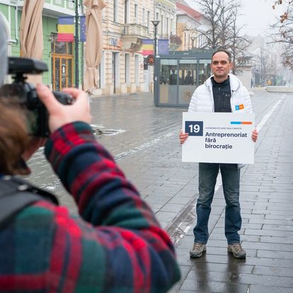 Antreprenoriatul în România e mission impossible. Așa cum am văzut chiar de curând, sistemul fiscal se schimbă peste noapte, cu ignorarea legislației care încearcă protejarea bugetelor companiilor. Taxele mari descurajează inovațiea și crearea locurilor de muncă.